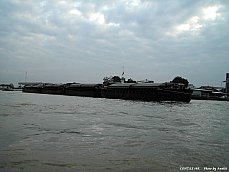 05.12.28.Chaopraya.Barge.jpg