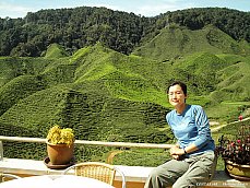 06.01.12.Trekking.ValleyTeaEstate.jpg